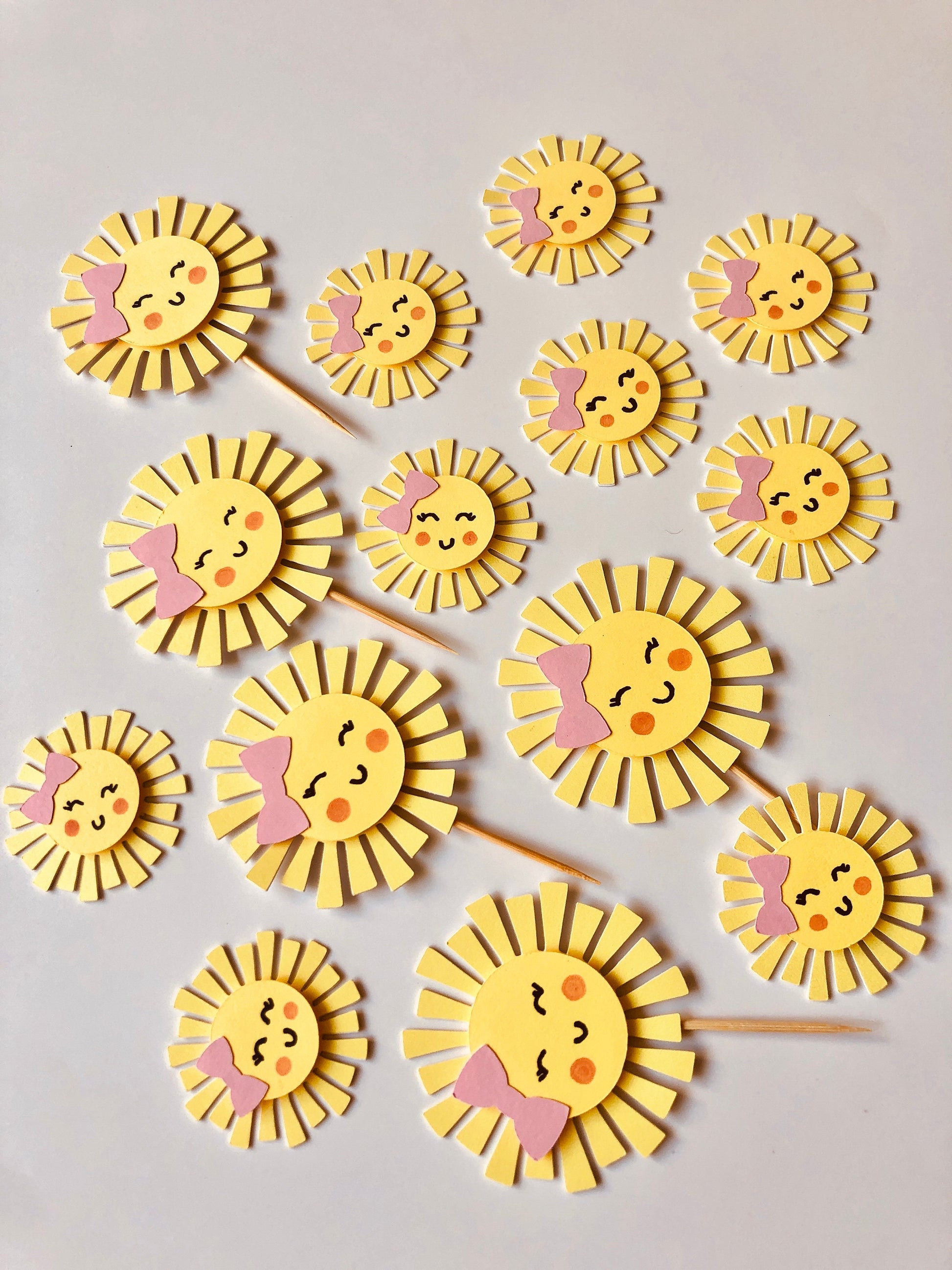 Sunshine cupcake toppers/ sunshine toppers/ sunshien party / sun cupcake topper / sunmy toppers/ little sunshine toppers/ sun birthday party